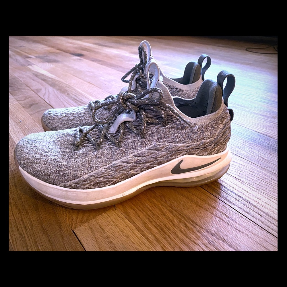 Men’s Nike Lebron 15 sz 10